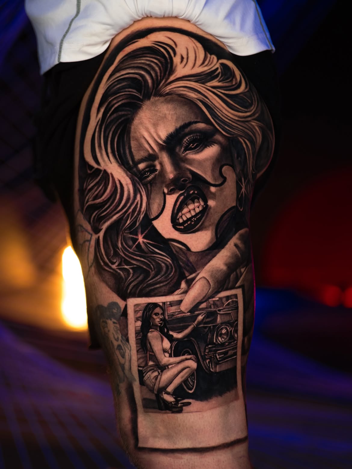 Tatuaż realistyczny kobieta pin-up na udzie – Gniezno